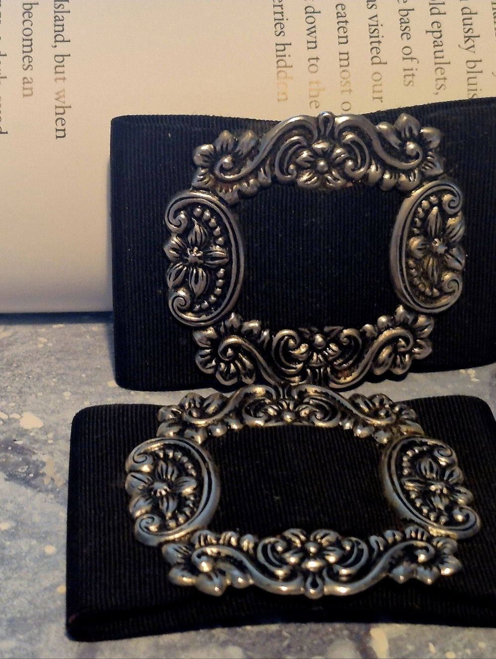 Vintage-Inspired Silver Filigree Rectangle Shoe Clips - Black